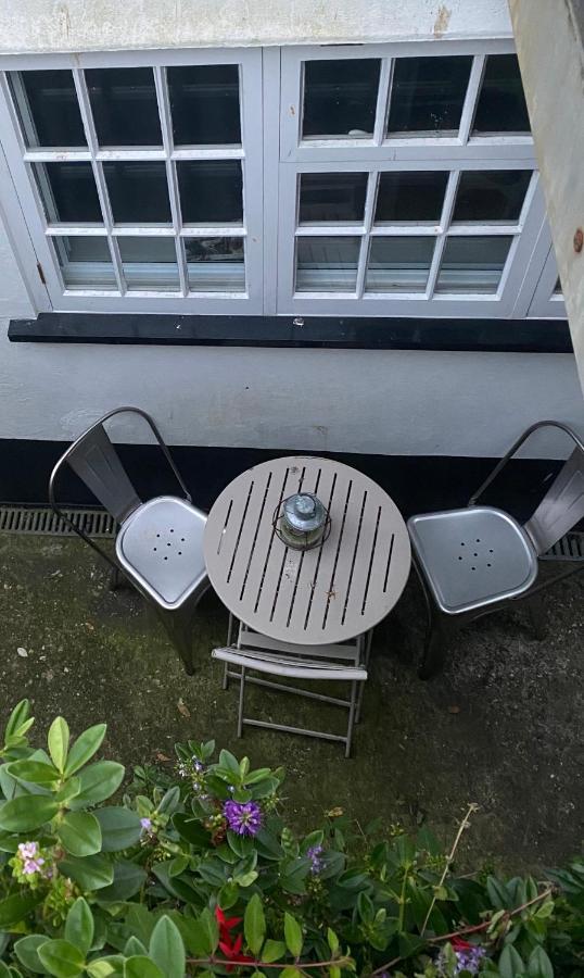 Monmouth House Apartments, Lyme Regis Old Town, Dog Friendly, Parking Exterior foto