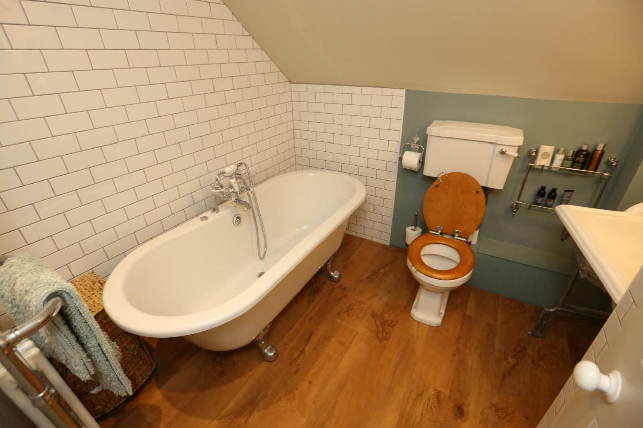 Monmouth House Apartments, Lyme Regis Old Town, Dog Friendly, Parking Exterior foto